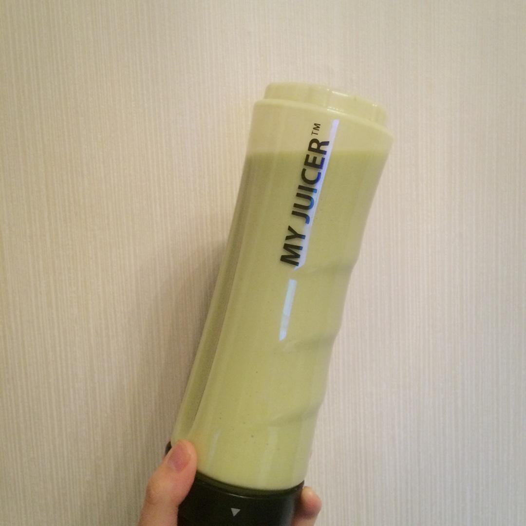 牛油果养乐多奶昔的做法