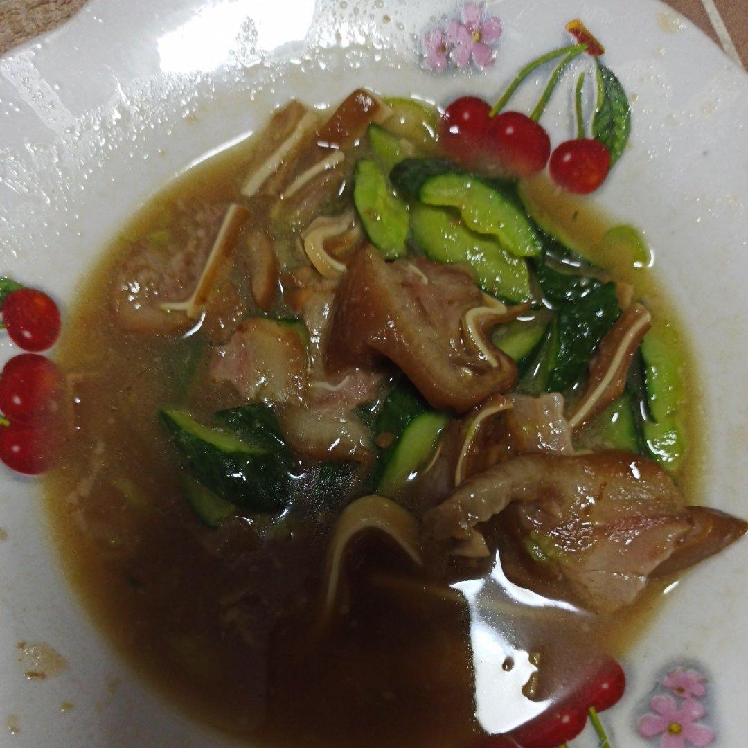 猪耳朵炒黄瓜