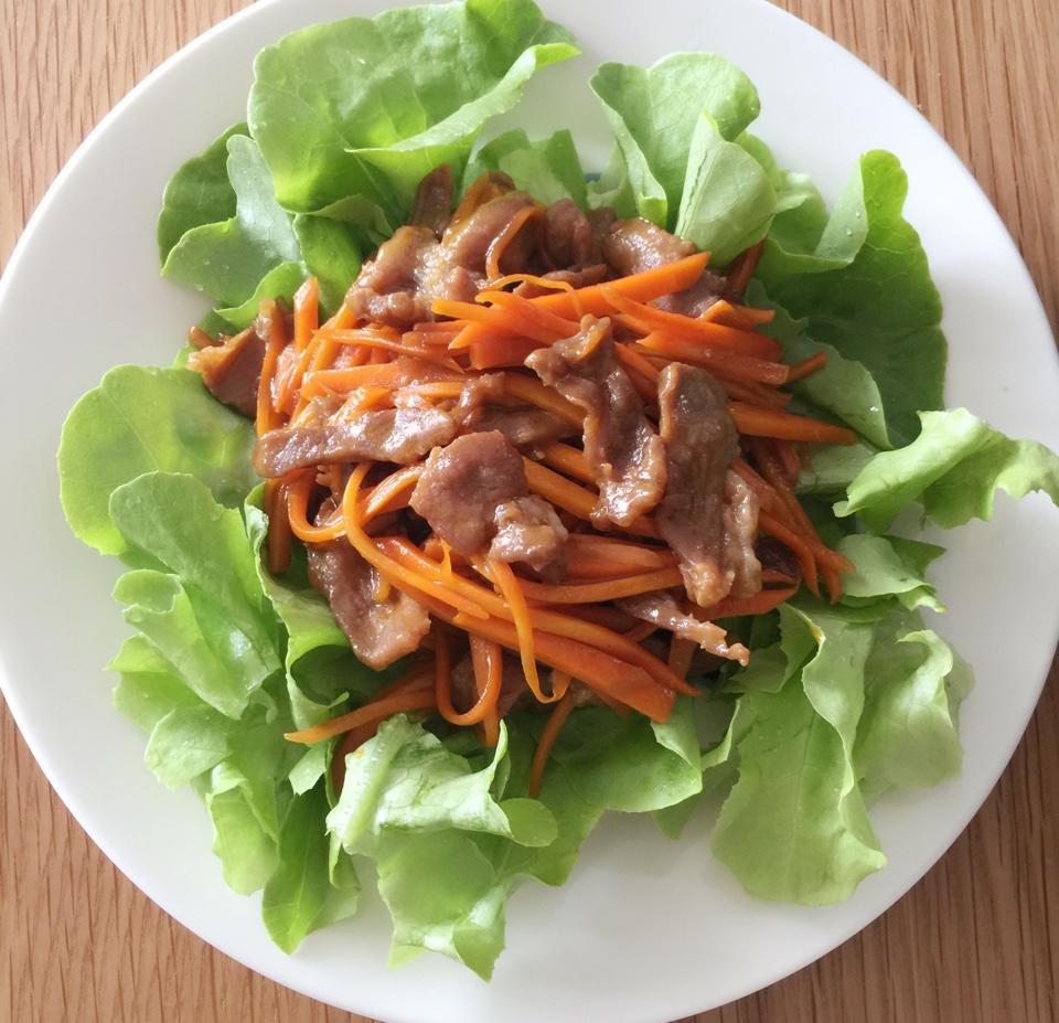 胡萝卜炒猪肉的做法