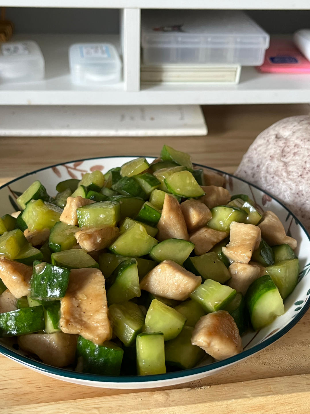 清爽解腻的黄瓜炒鸡胸肉，低脂低卡减肥食谱
