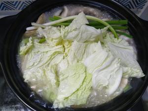 笋菇白菜豆皮汤的做法 步骤4