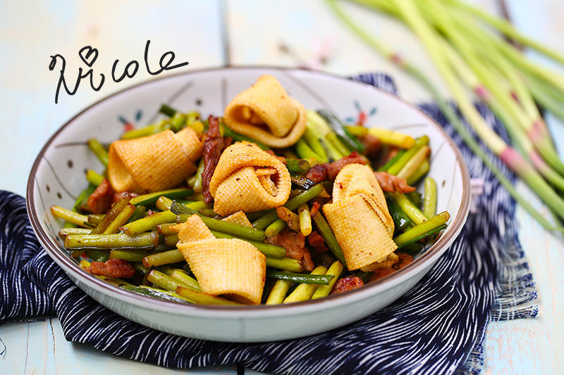 蒜苔百叶结炒肉（伊莱特炒菜机器人）的做法