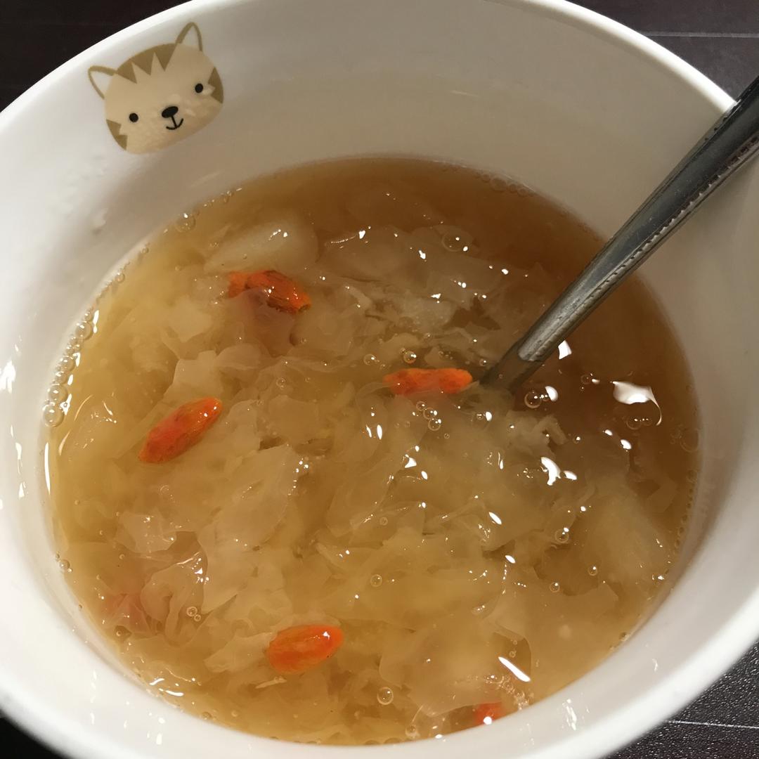 冰糖银耳雪梨汤