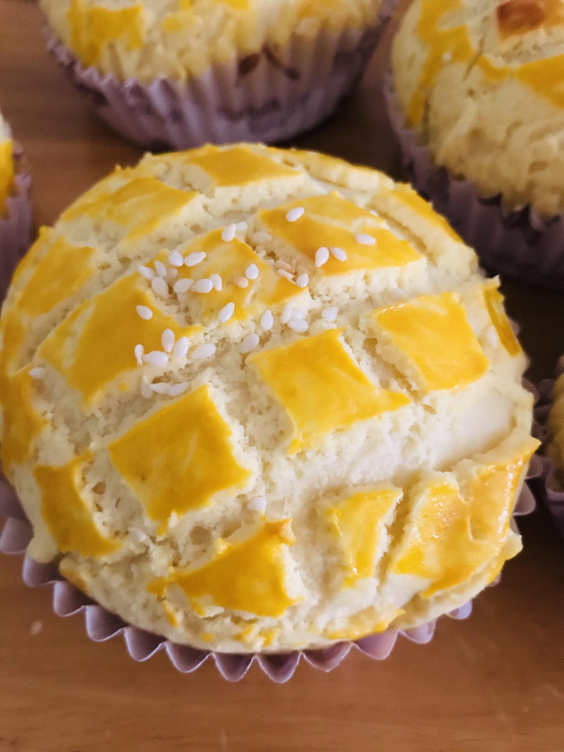 好吃到炸裂的港式菠萝包（附带制作酥皮的小视频）