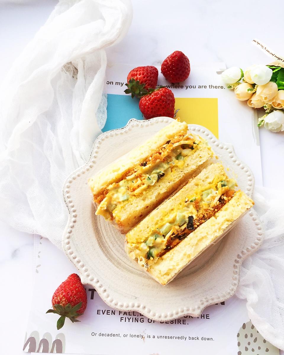 鸡蛋芝士肉松三明治