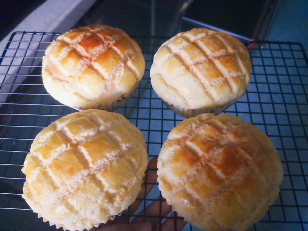 好吃到炸裂的港式菠萝包（附带制作酥皮的小视频）