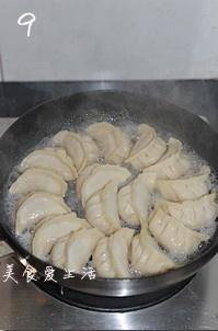 藕丁猪肉煎饺的做法 步骤9
