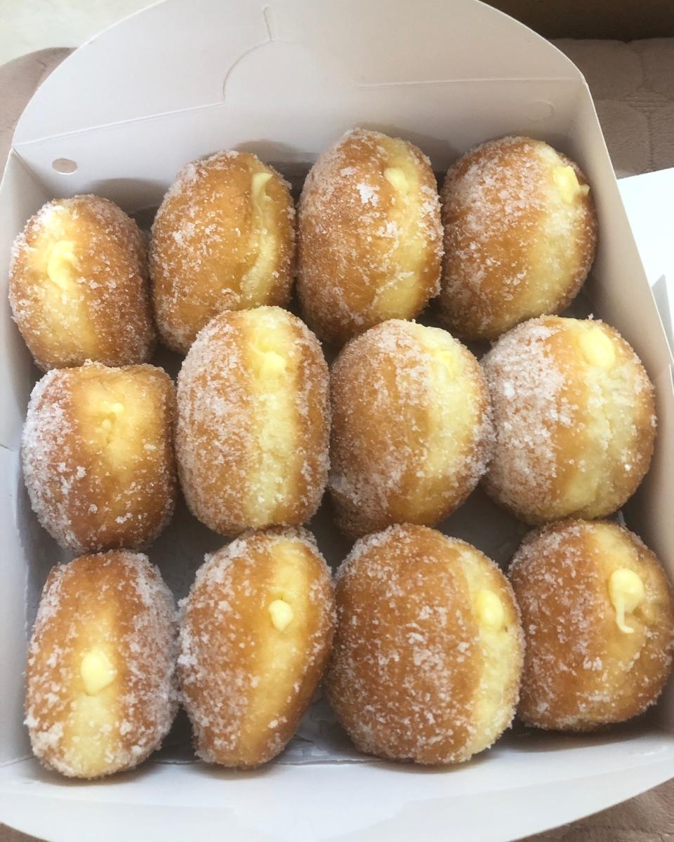 好吃到哭泣的甜甜圈VANILLA CREAM-FILLED DOUGHNUTS