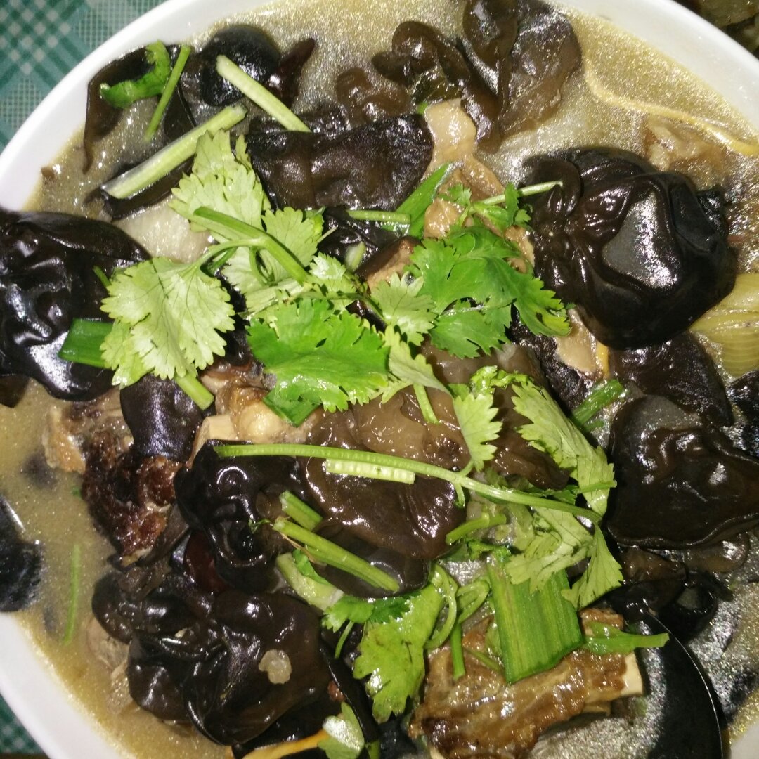 笋干腊肉烧木耳