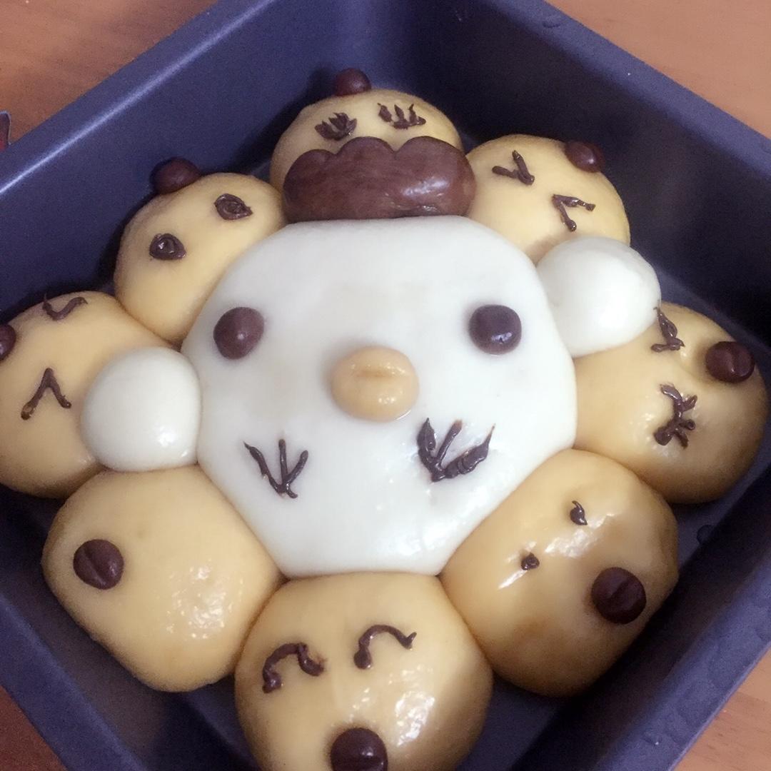 金鸡“抱”福奶黄包