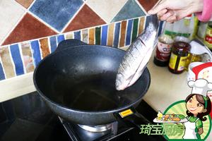 鲫鱼炖豆腐的做法 步骤4