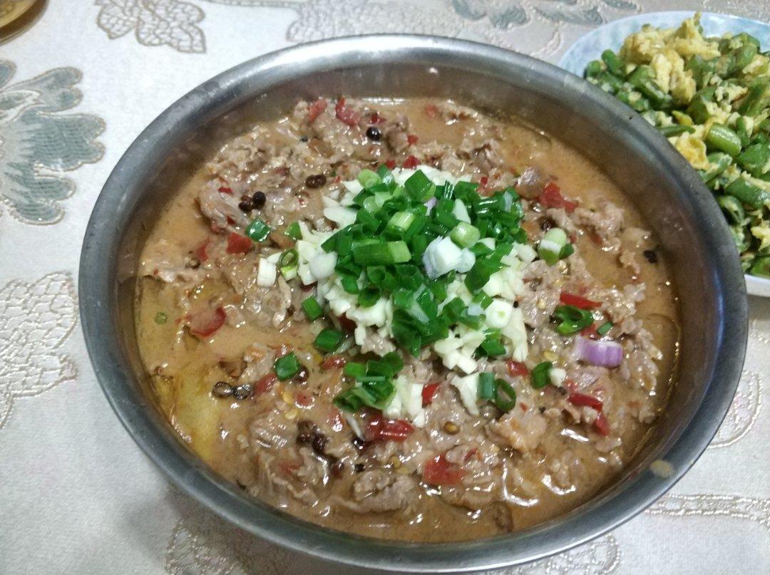 水煮牛肉：《中餐厅》张亮拿手菜（视频菜谱）