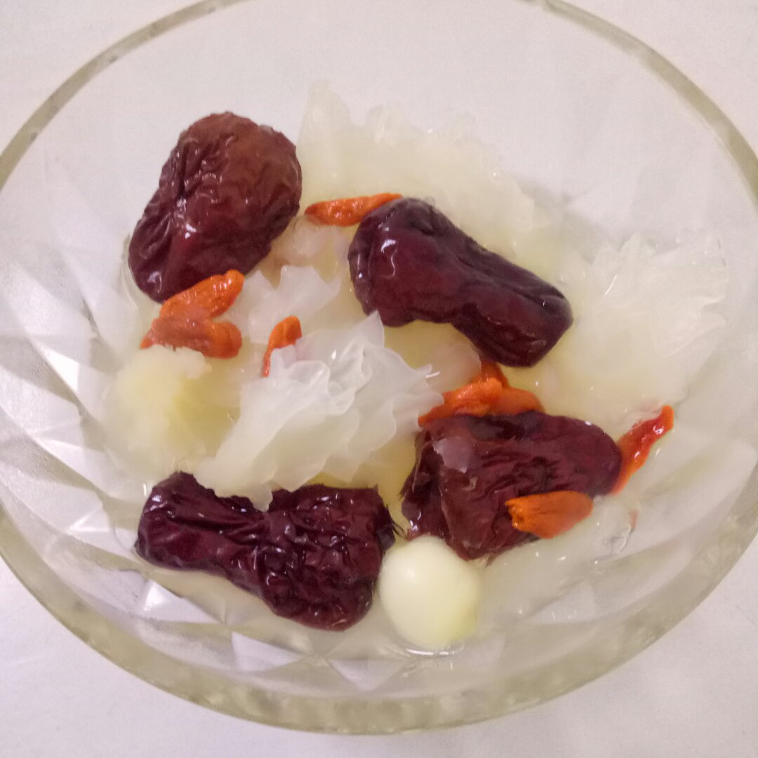 红枣银耳莲子羹