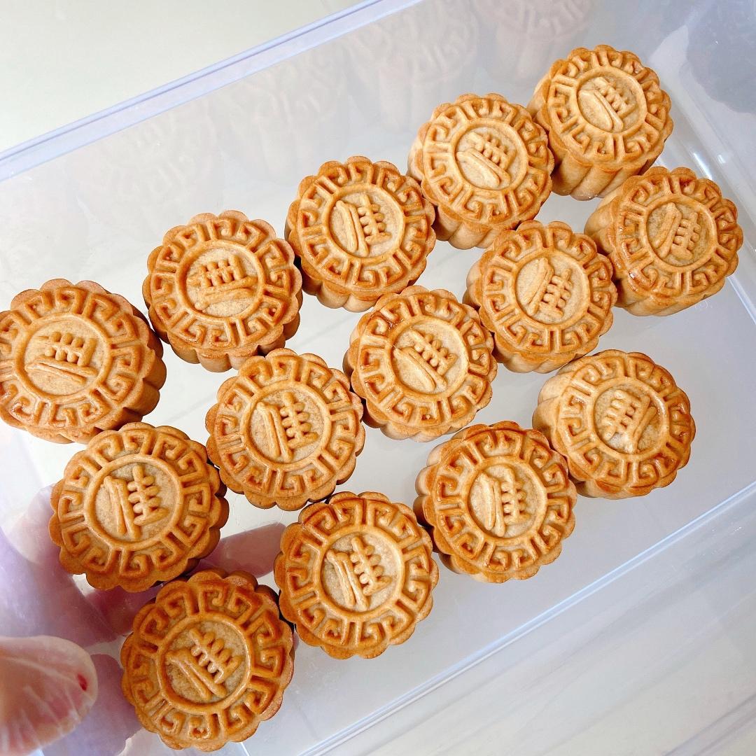 广式月饼—蛋黄莲蓉月饼