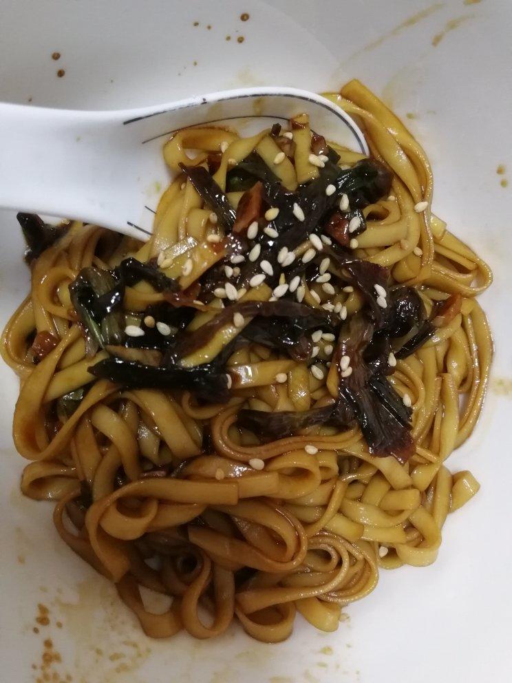 10分钟搞定的一碗葱油拌面