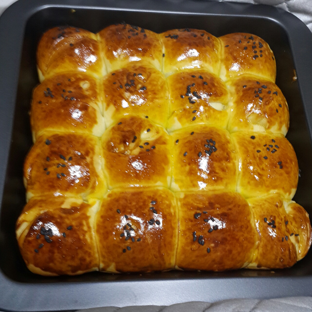 大人小孩都爱不释口的【蜂蜜牛奶小餐包】