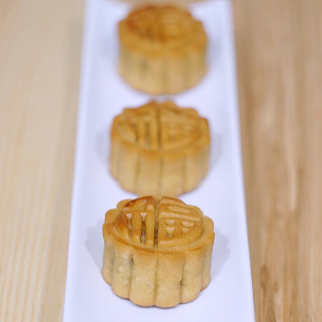 广式月饼—蛋黄莲蓉月饼