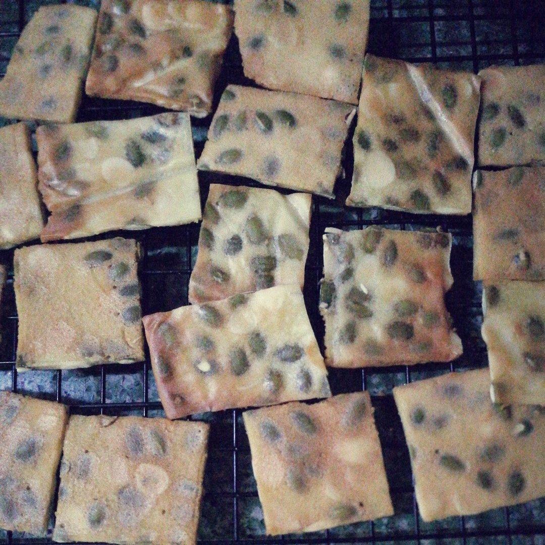 蛋白瓜仁薄脆饼