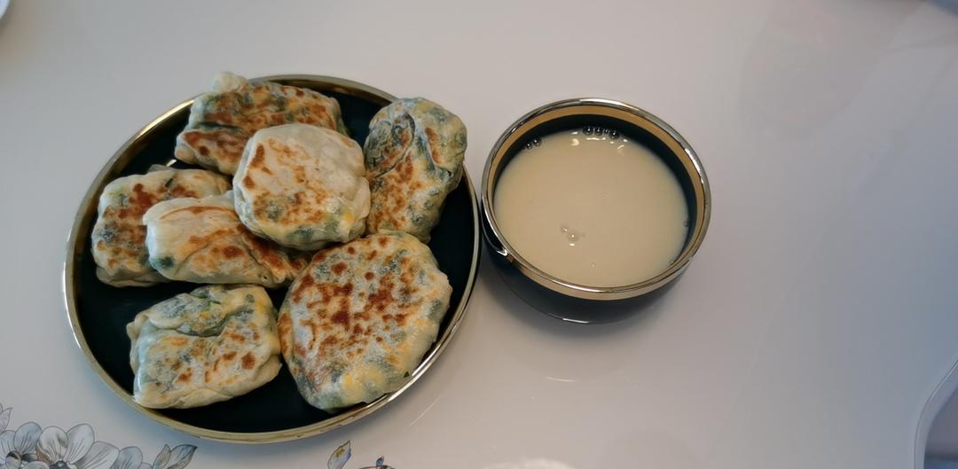 皮薄馅多的韭菜盒子