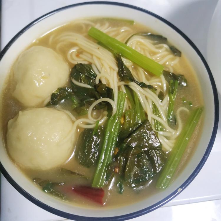 超简单鲜味芹菜鱼丸面🍜