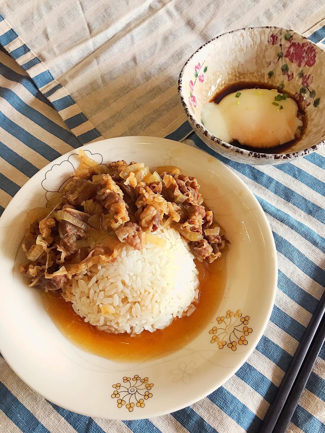 牛丼饭配温泉蛋的做法