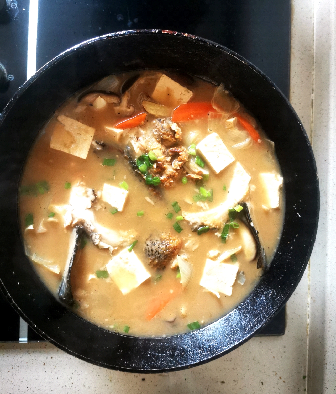 三文鱼头炖豆腐