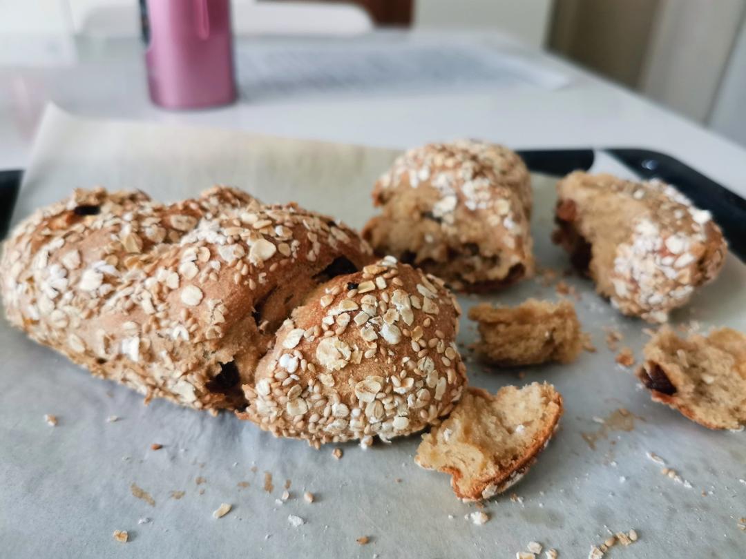 无油 无糖
免揉！全麦坚果欧包、吐司（葡萄干、燕麦、黑芝麻、南瓜籽）