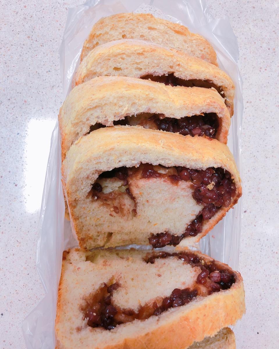 夏小厨_mony做的甜甜甜甜的红豆面包