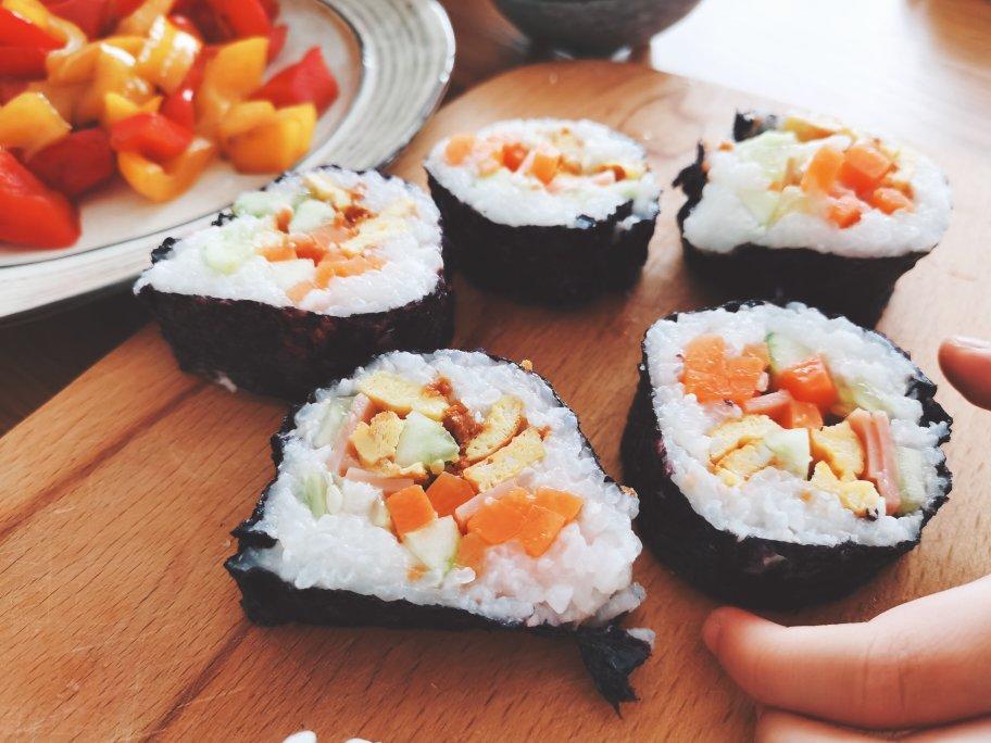 是蘑菇小姐呐做的韩式紫菜包饭