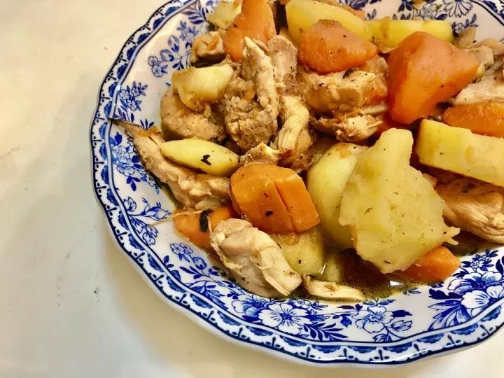 土豆胡萝卜炖鸡块
