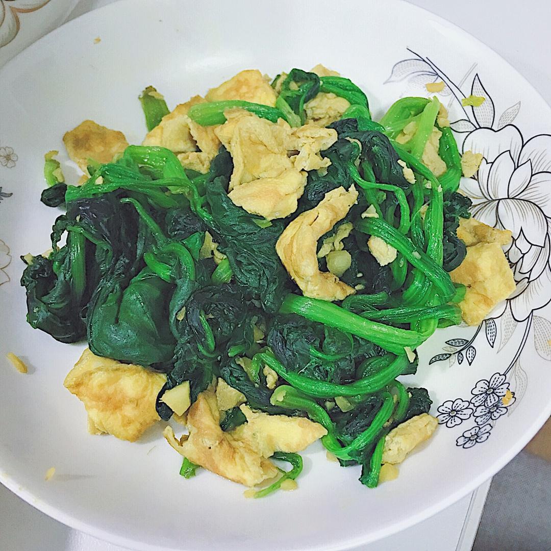 菠菜炒鸡蛋