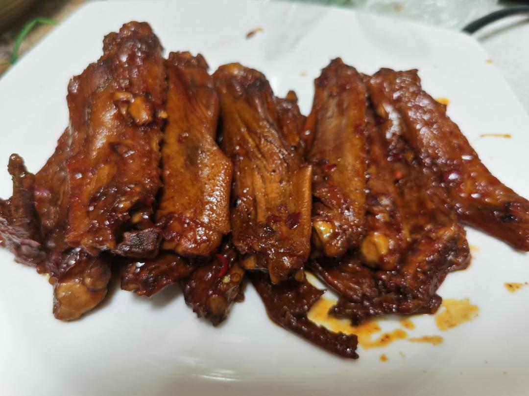 巨巨巨好吃😋香辣鸭翅