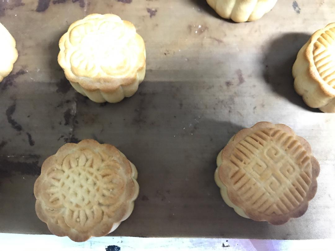 广式月饼—蛋黄莲蓉月饼