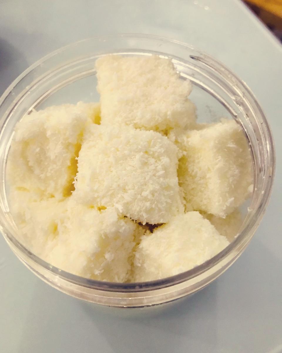 椰丝牛奶小方糕