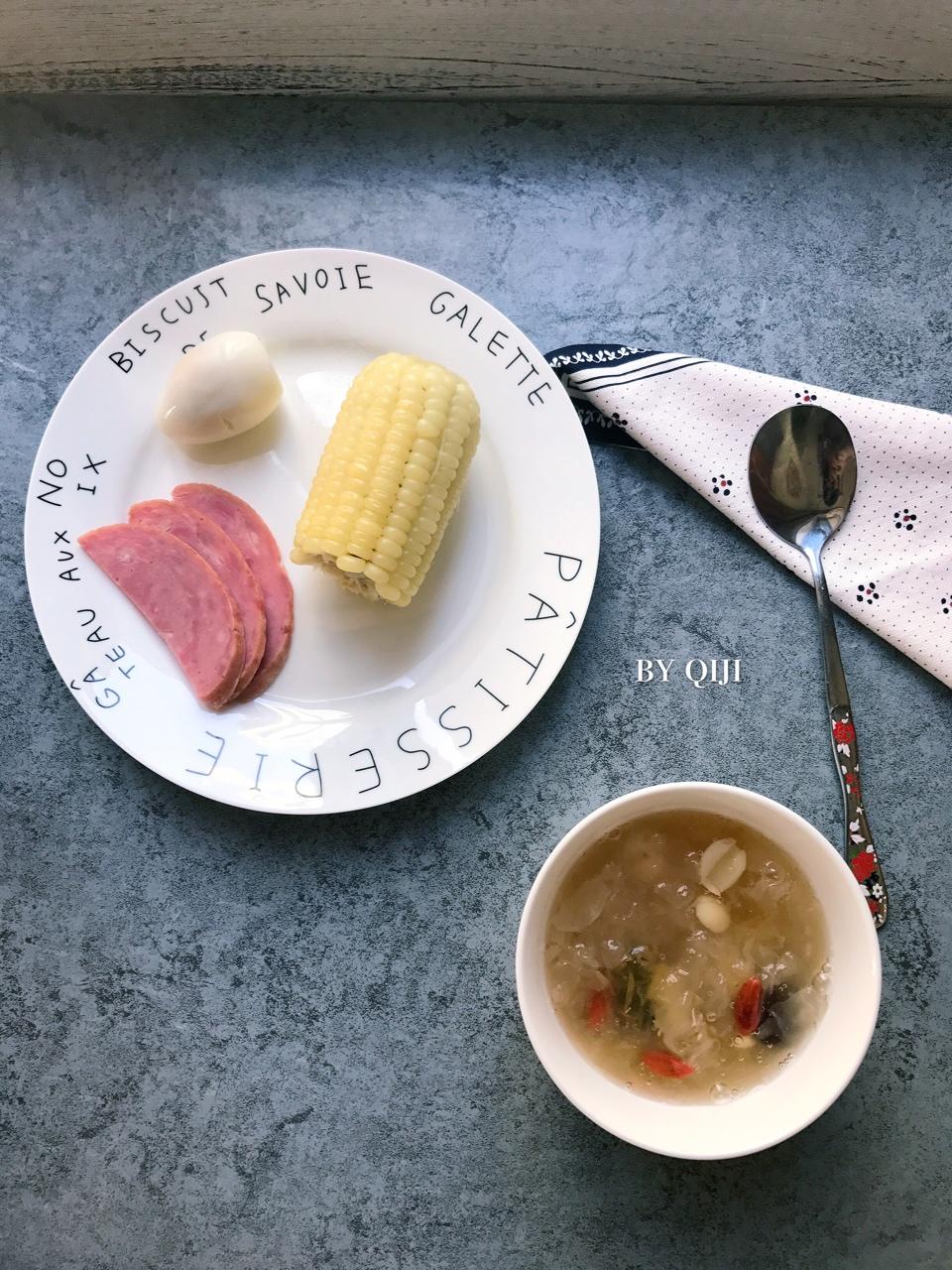 红枣莲子银耳羹