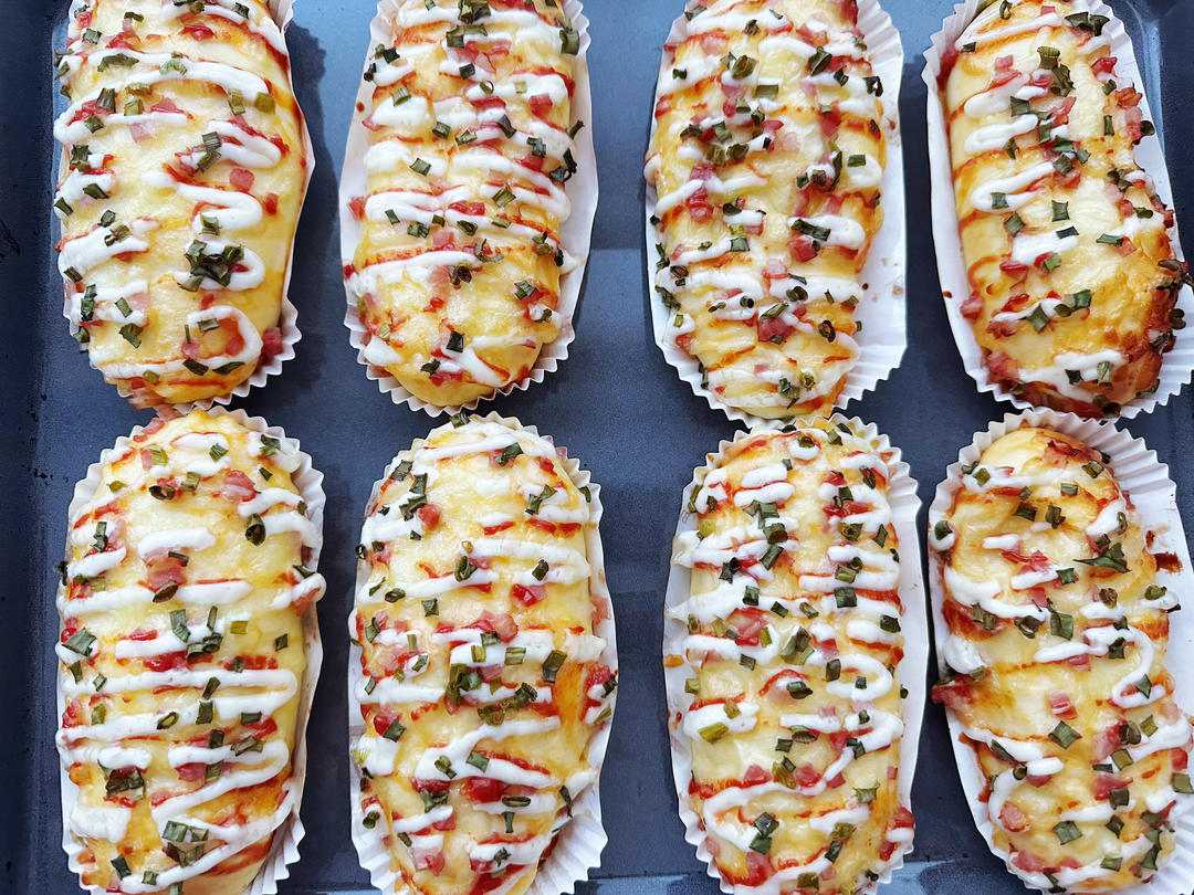 波兰种肉松香葱芝士面包