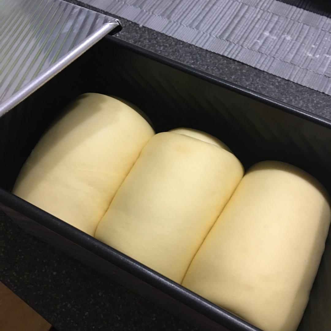 吐司，奶香手撕面包，超级香浓