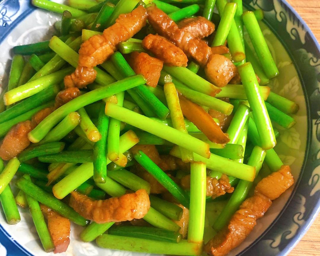 家常下饭菜蒜苔炒肉的做法