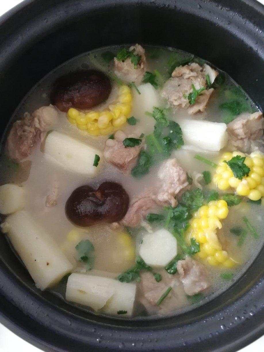 排骨山药玉米汤