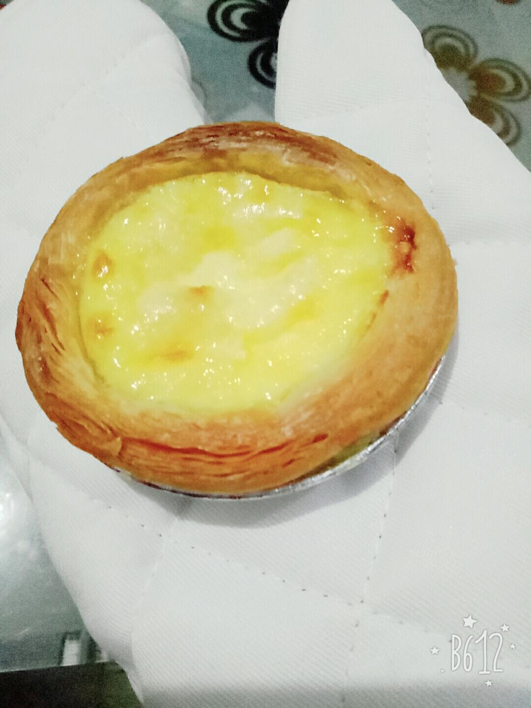 终于学会做蛋挞了！酥皮掉渣，嫩滑到哭，比楼下奶茶店还香～