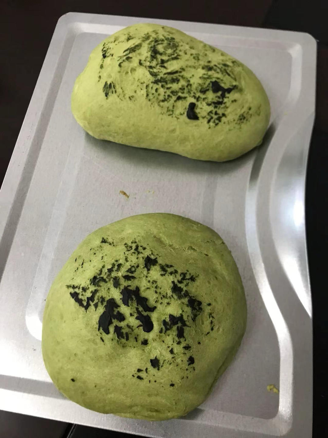 像吃海绵蛋糕的双倍特浓牛奶哈斯