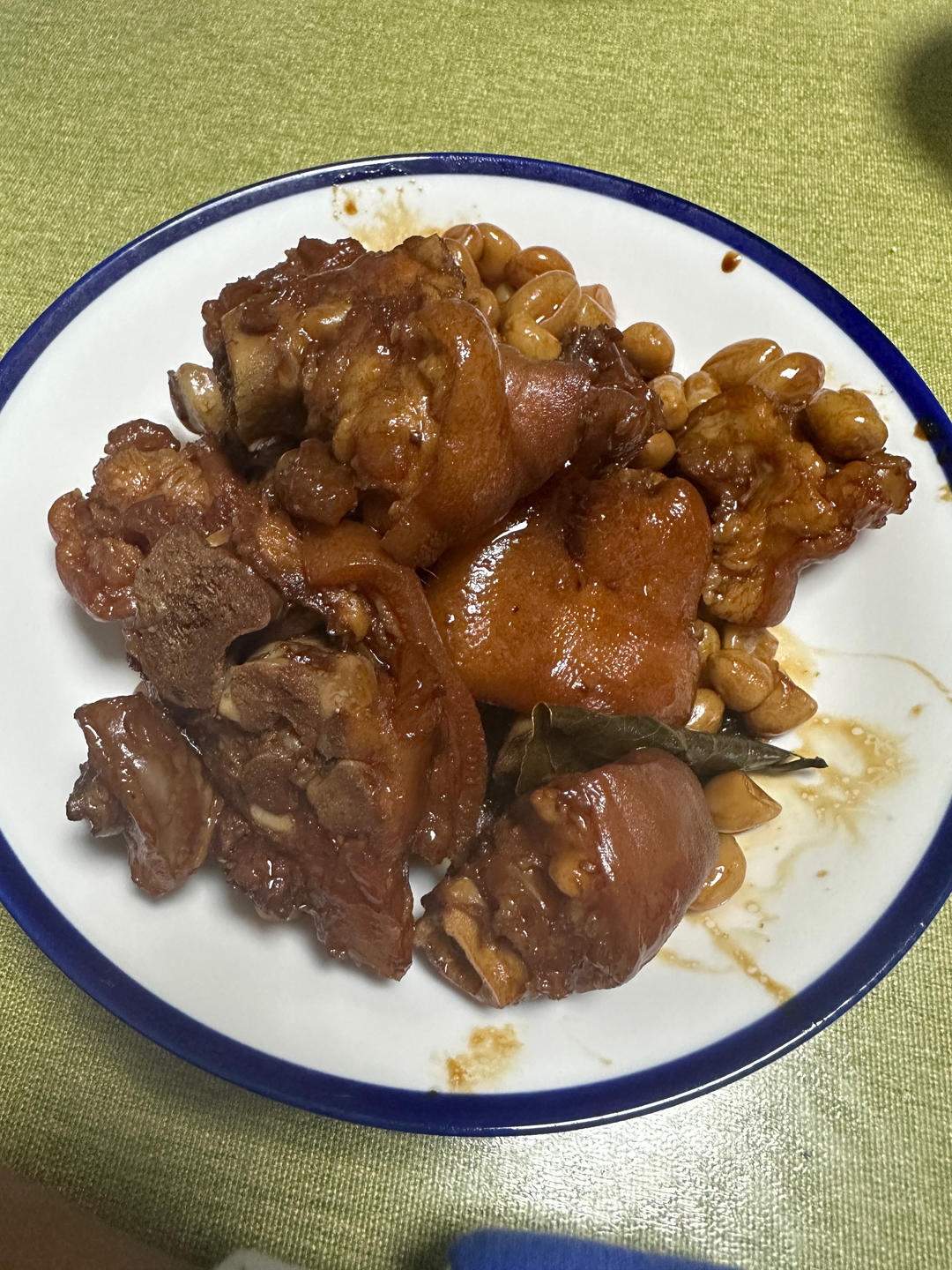 流口水的黄豆炖猪蹄