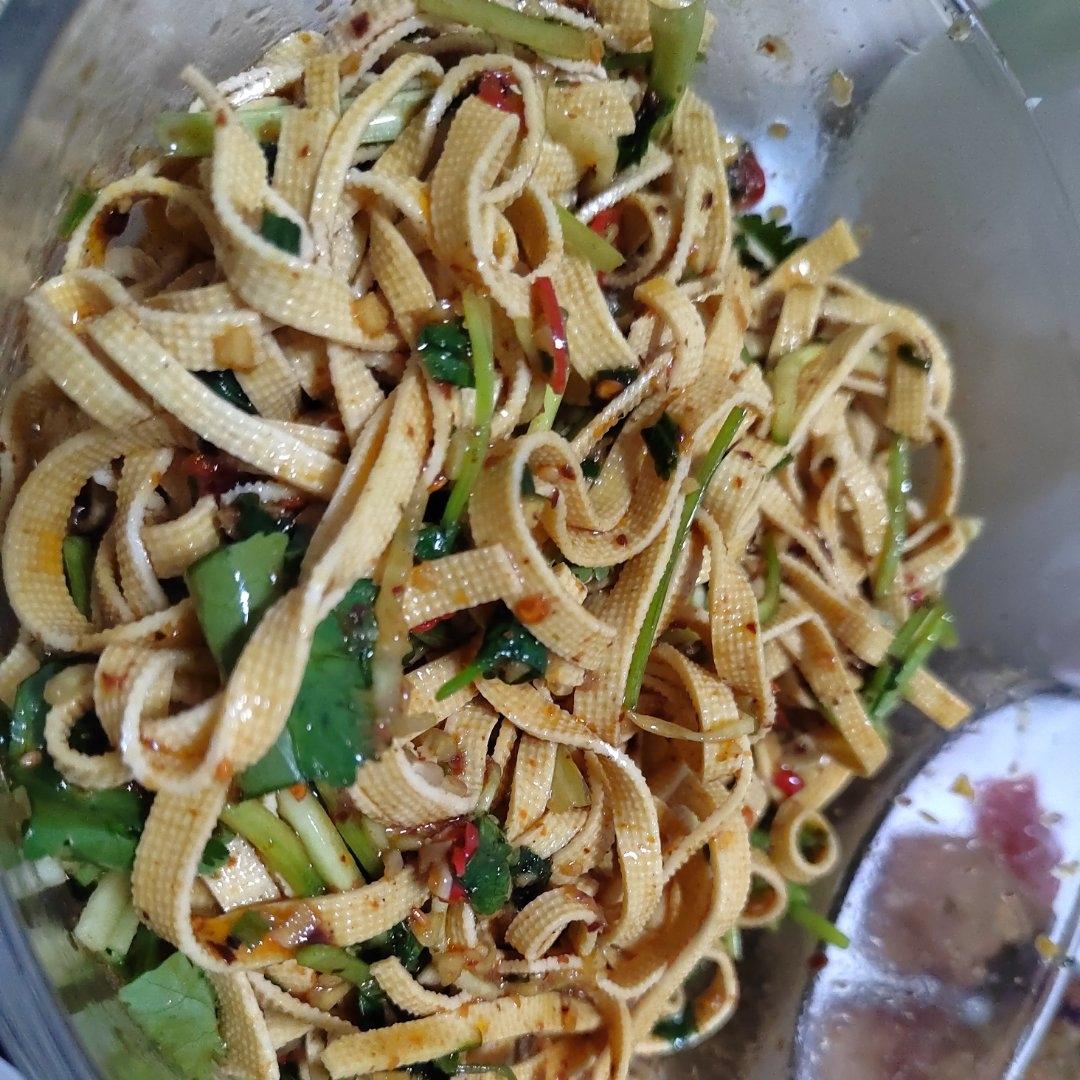 超级爽口开胃的凉拌豆皮