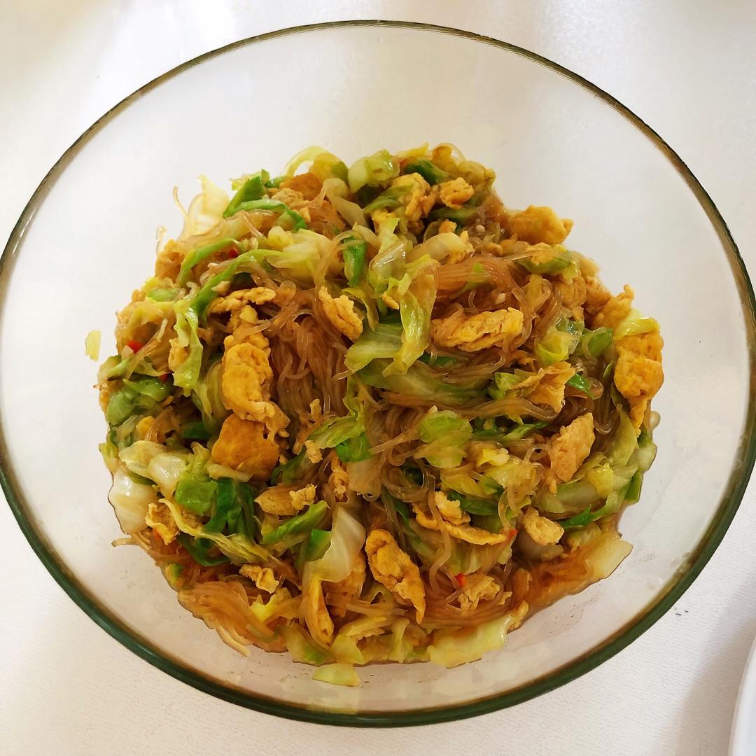 包菜粉丝炒鸡蛋