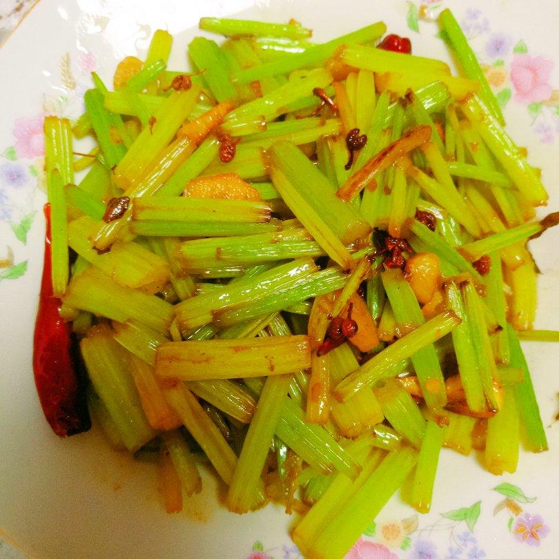 炝炒芹菜
