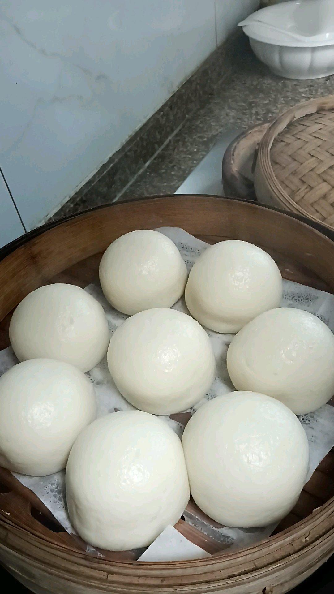 松软香甜的奶黄包，很快就可以搞定。