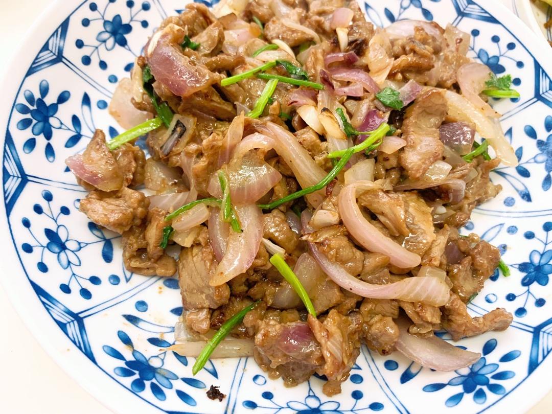 孜然牛肉（👈孜然肉片向左，吉野家向右👉）