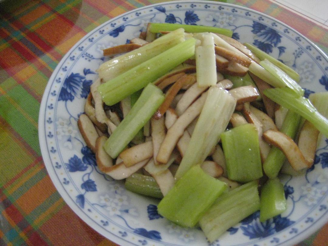 西芹炒肉的封面