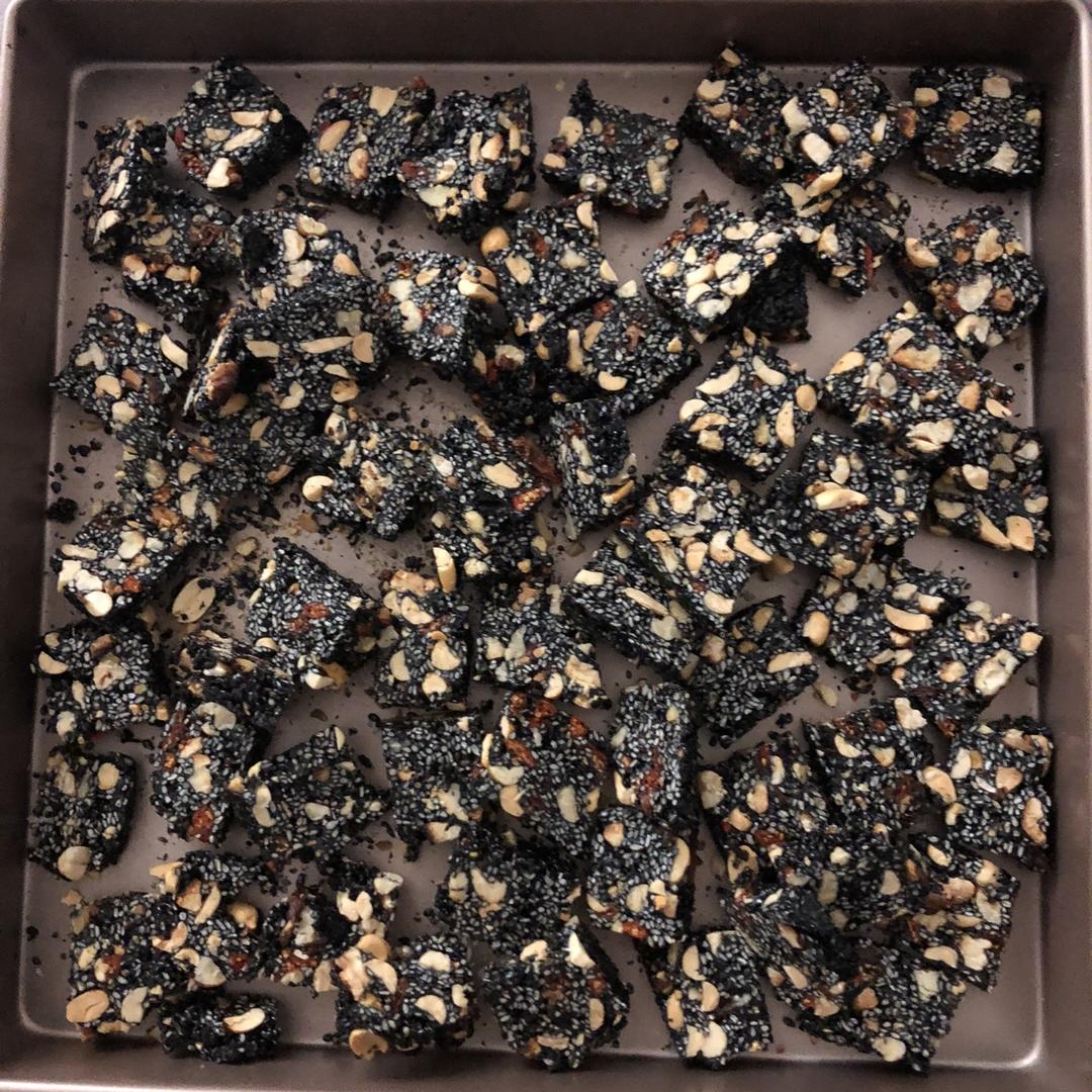 枸杞核桃花生黑芝麻片