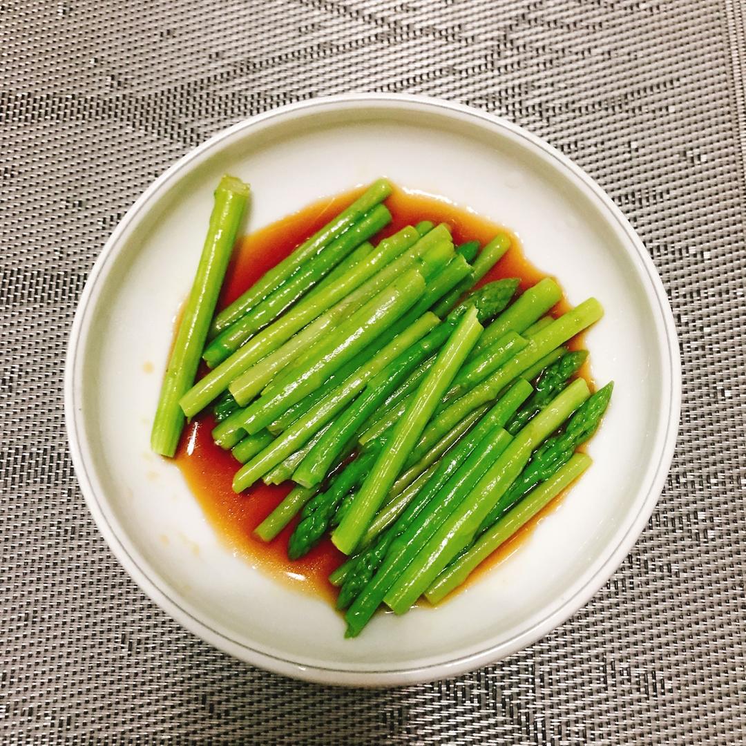 白灼芦笋